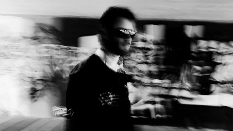 Motion-blurred portrait of a man in sunglasses